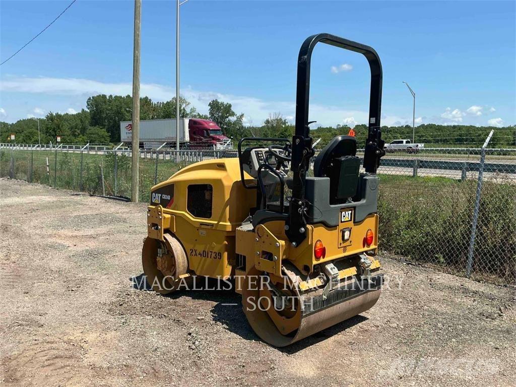 CAT CB24B Tandemwalzen