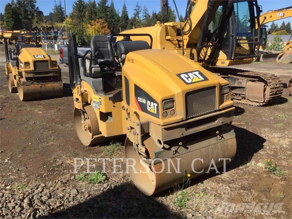 CAT CB24B Tandemwalzen