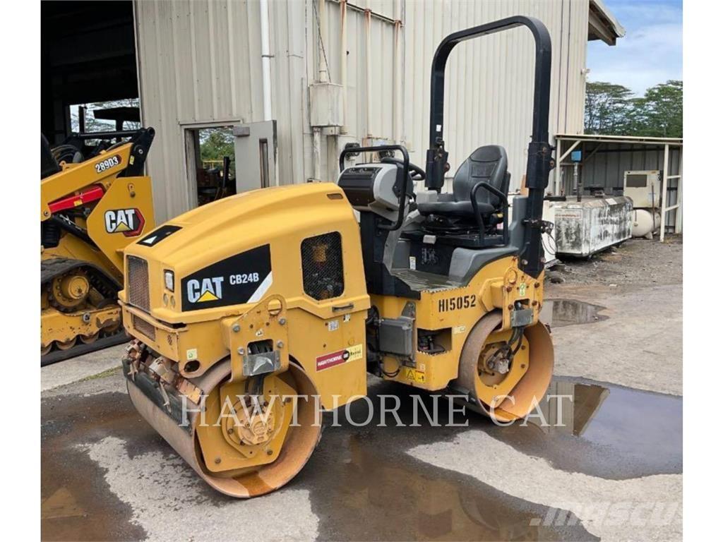 CAT CB24B Tandemwalzen