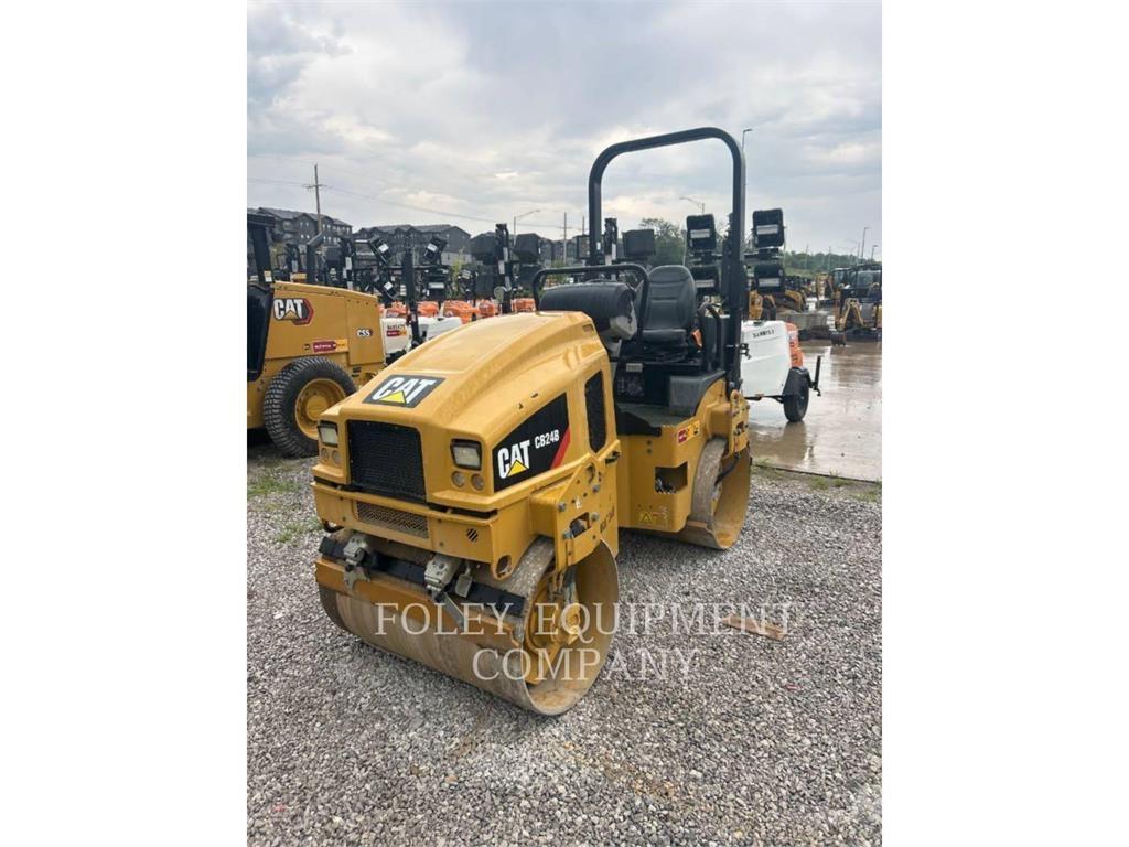 CAT CB24B Erdbauwalzen
