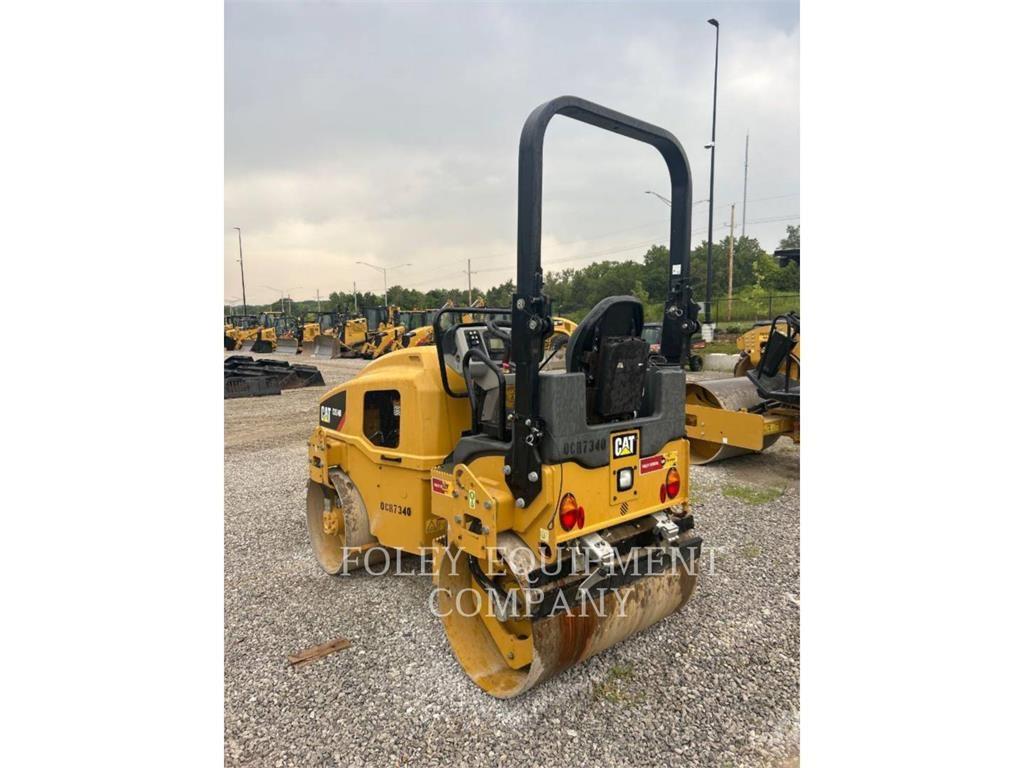 CAT CB24B Erdbauwalzen