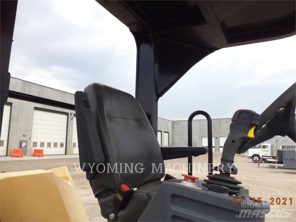 CAT CB64 Erdbauwalzen
