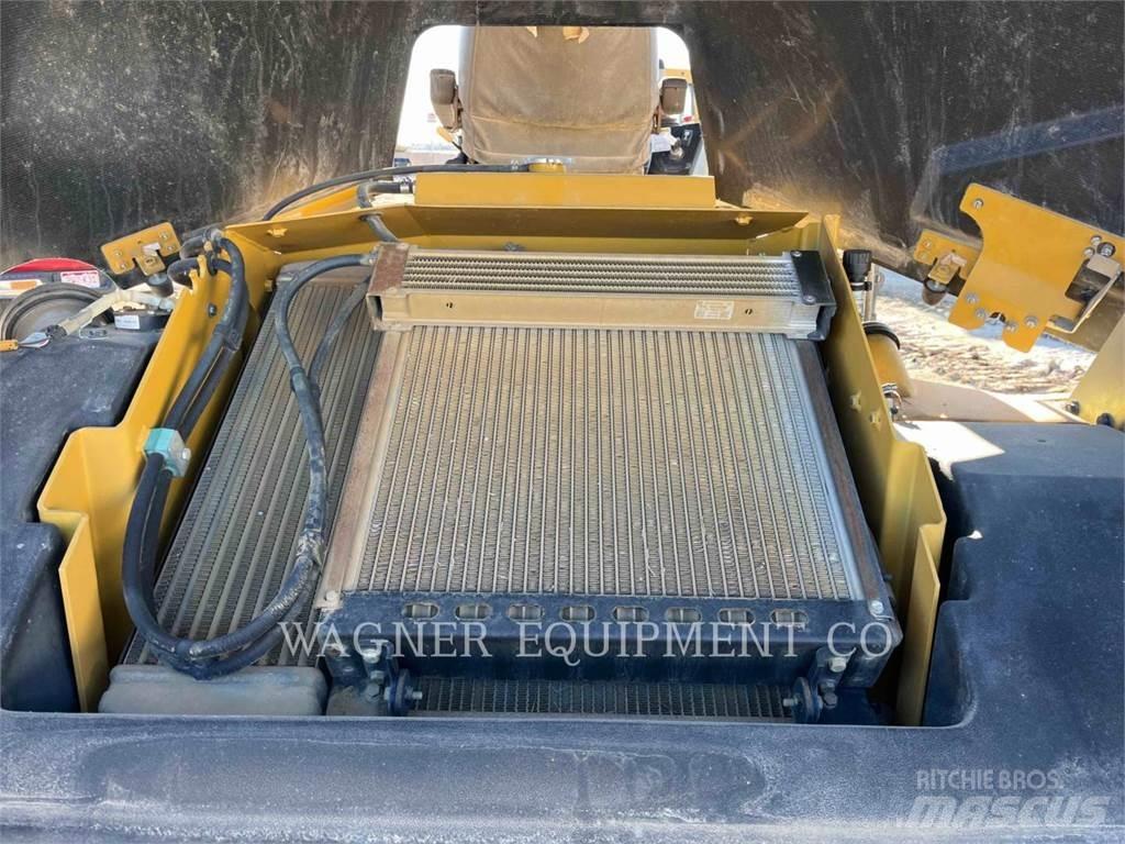 CAT CB64 Erdbauwalzen