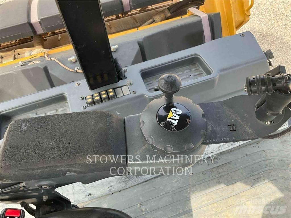 CAT CB66B Erdbauwalzen
