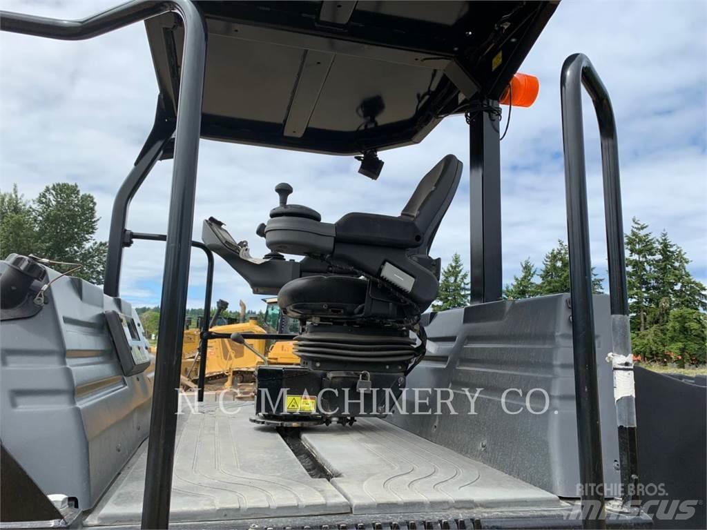 CAT CB66B Strassenfertiger