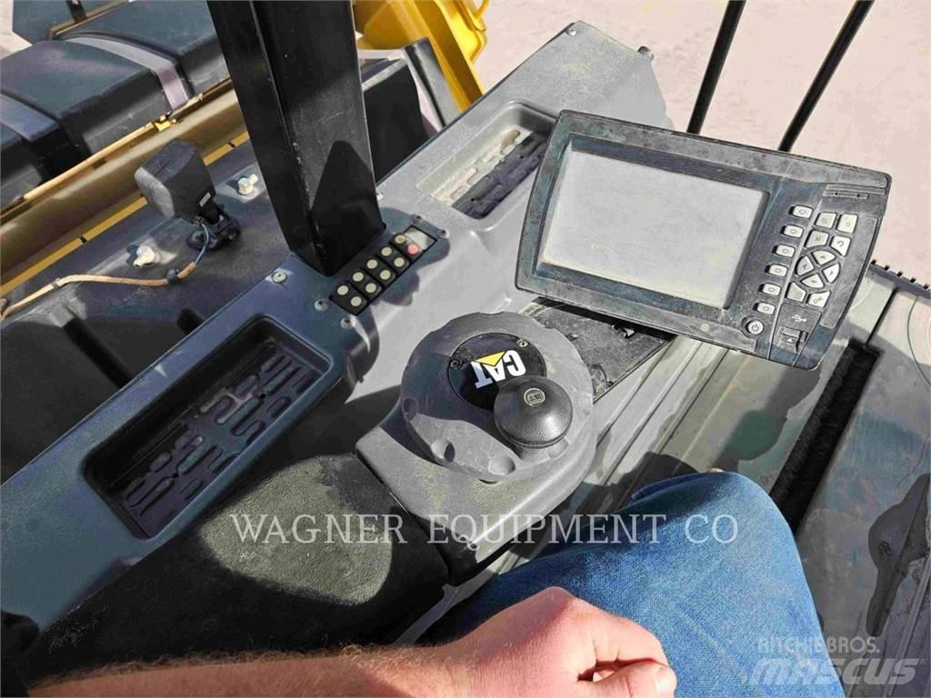 CAT CB68B Erdbauwalzen