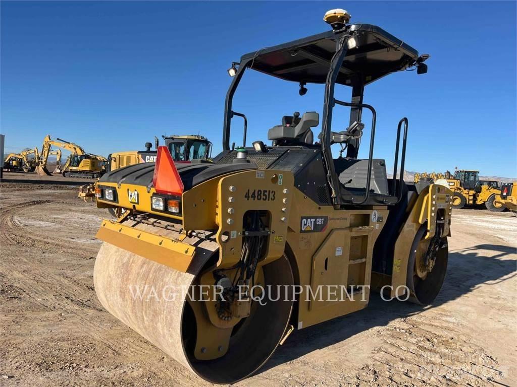 CAT CB7 Erdbauwalzen
