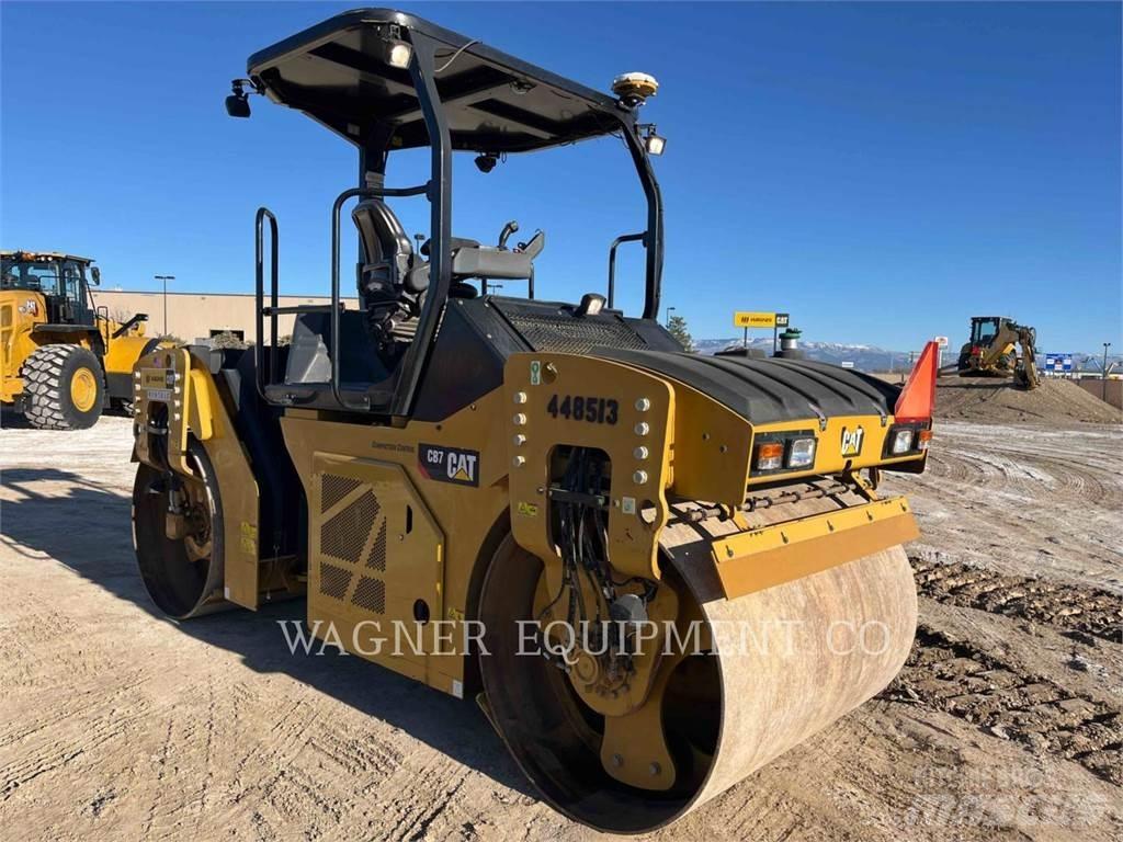 CAT CB7 Erdbauwalzen