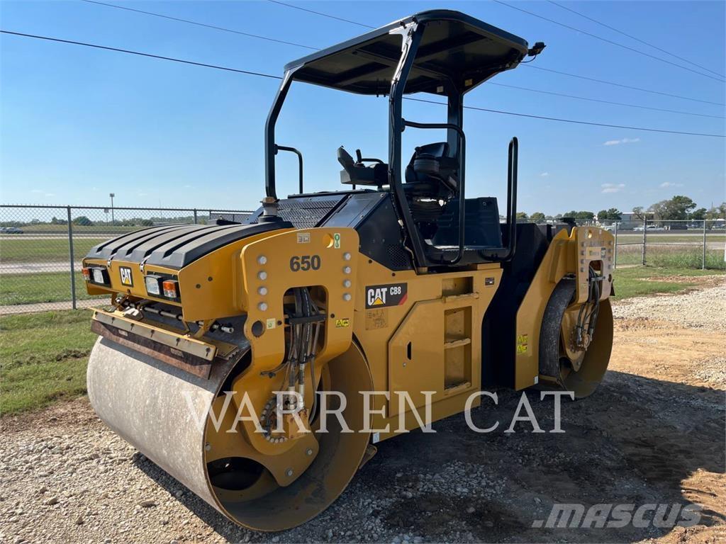 CAT CB8 Erdbauwalzen