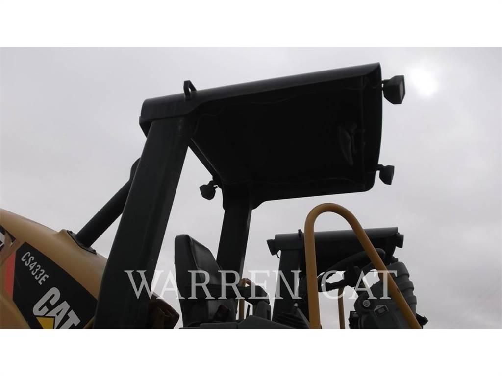 CAT CS433E Strassenfertiger