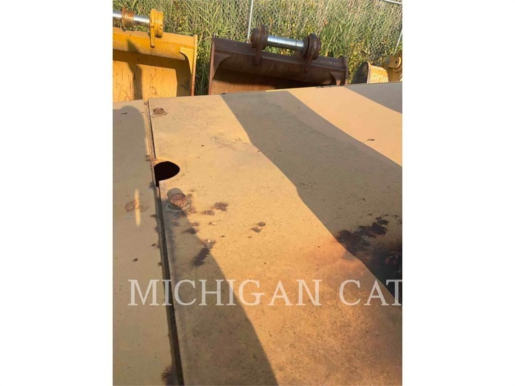 CAT D4H Bulldozer