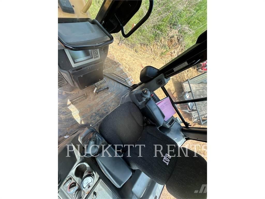 CAT D4K2LGP Bulldozer
