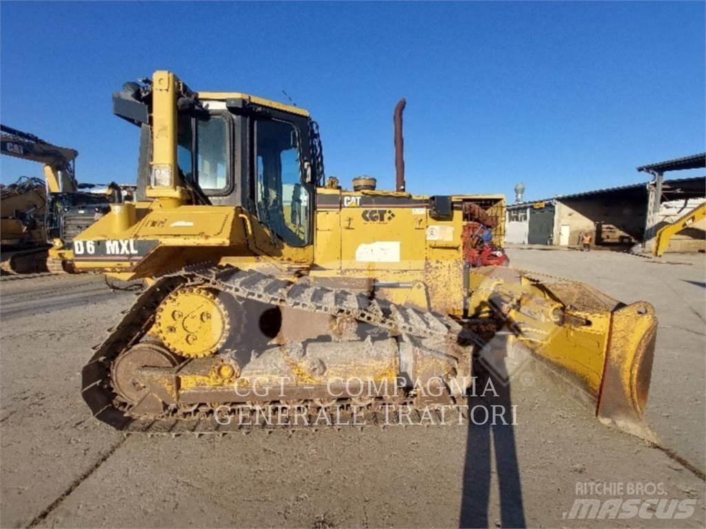 CAT D6M Bulldozer