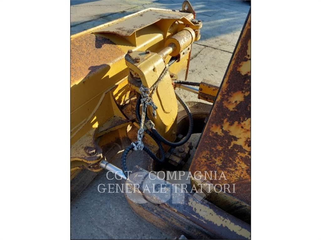 CAT D6M Bulldozer