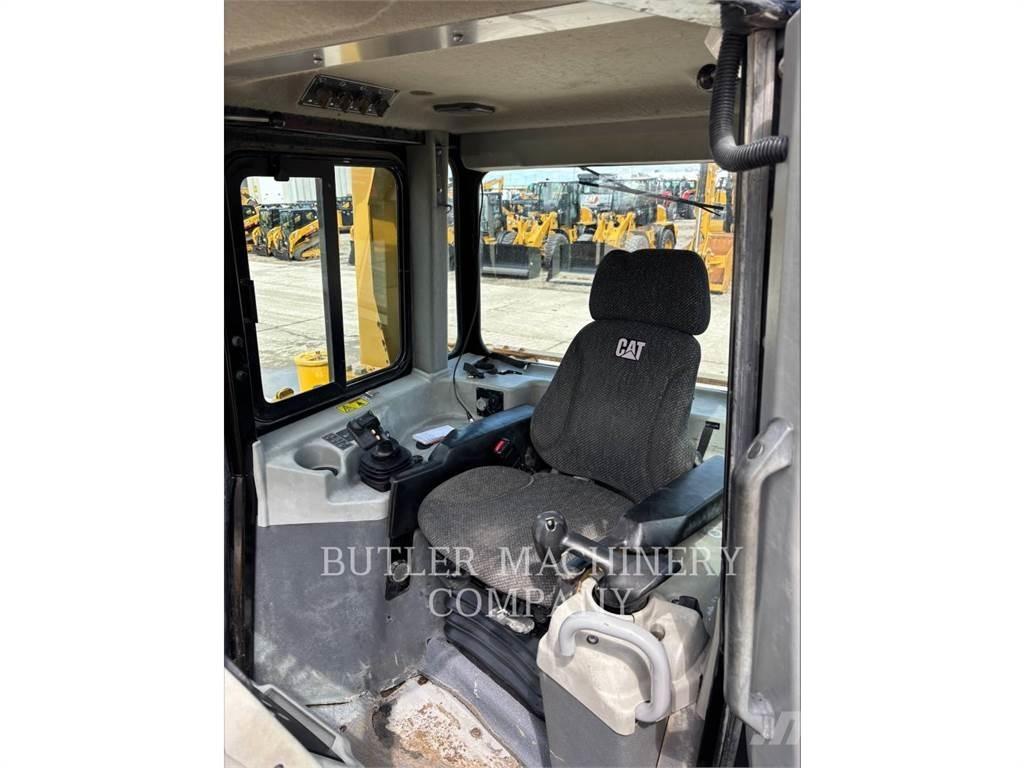 CAT D6T Bulldozer