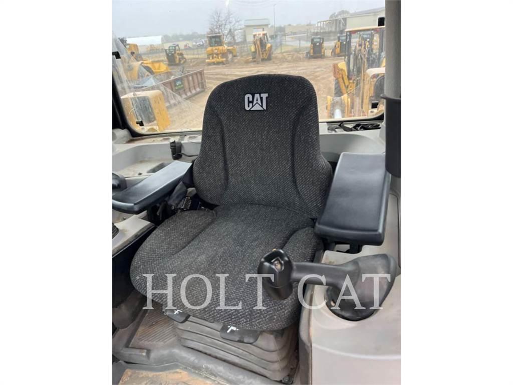 CAT D8 Bulldozer
