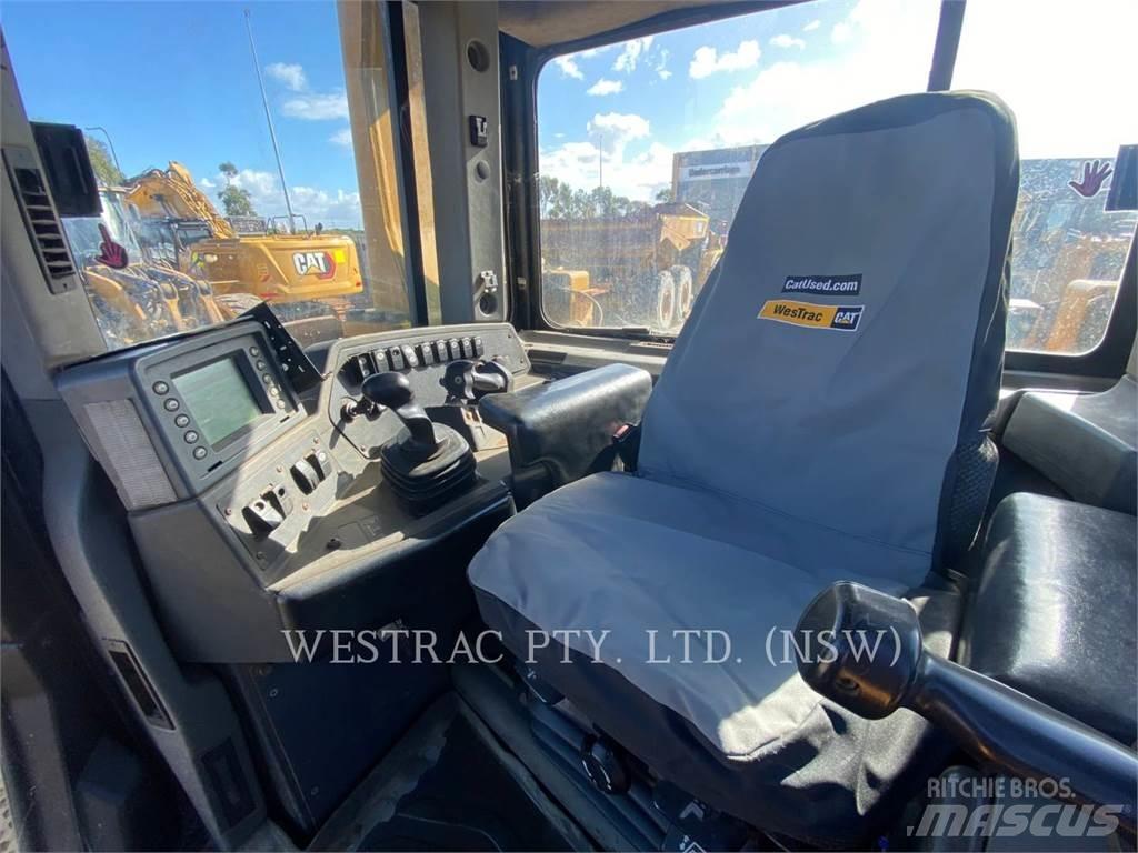CAT D8T Bulldozer