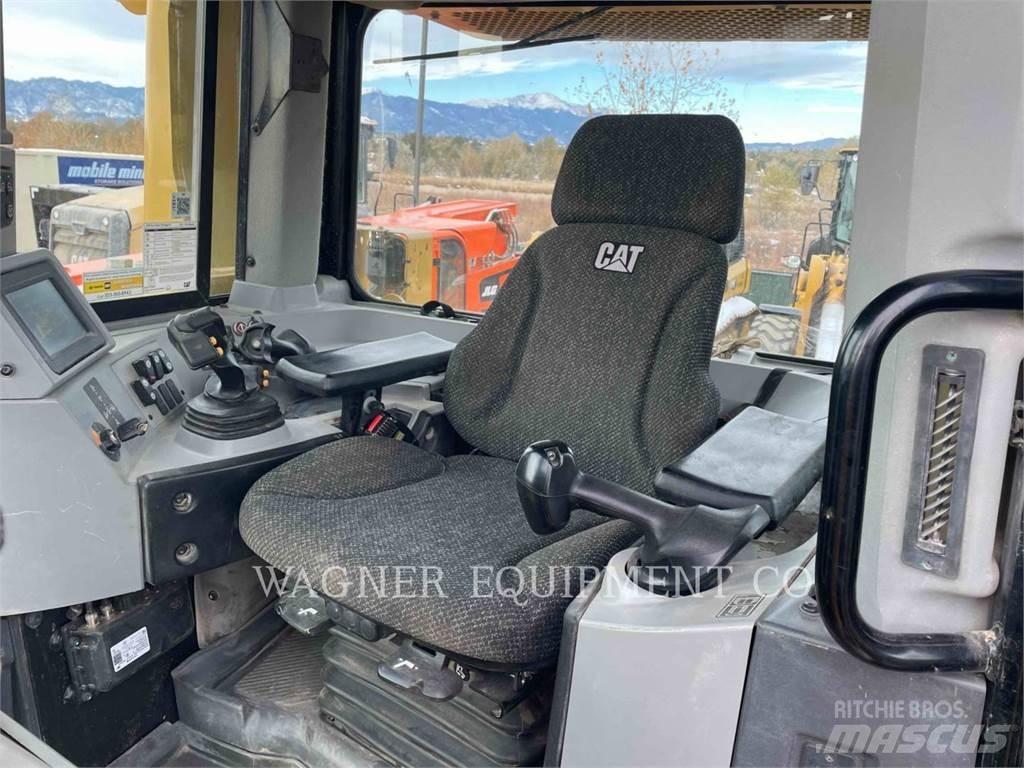 CAT D8T Bulldozer