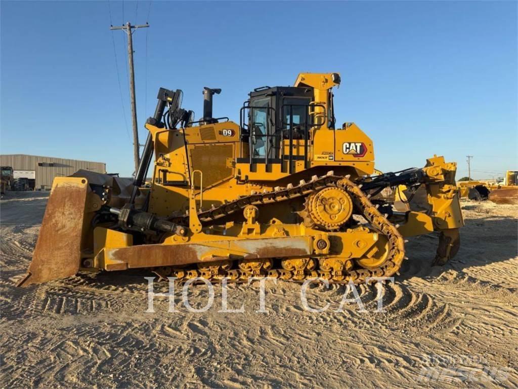 CAT D9 Bulldozer