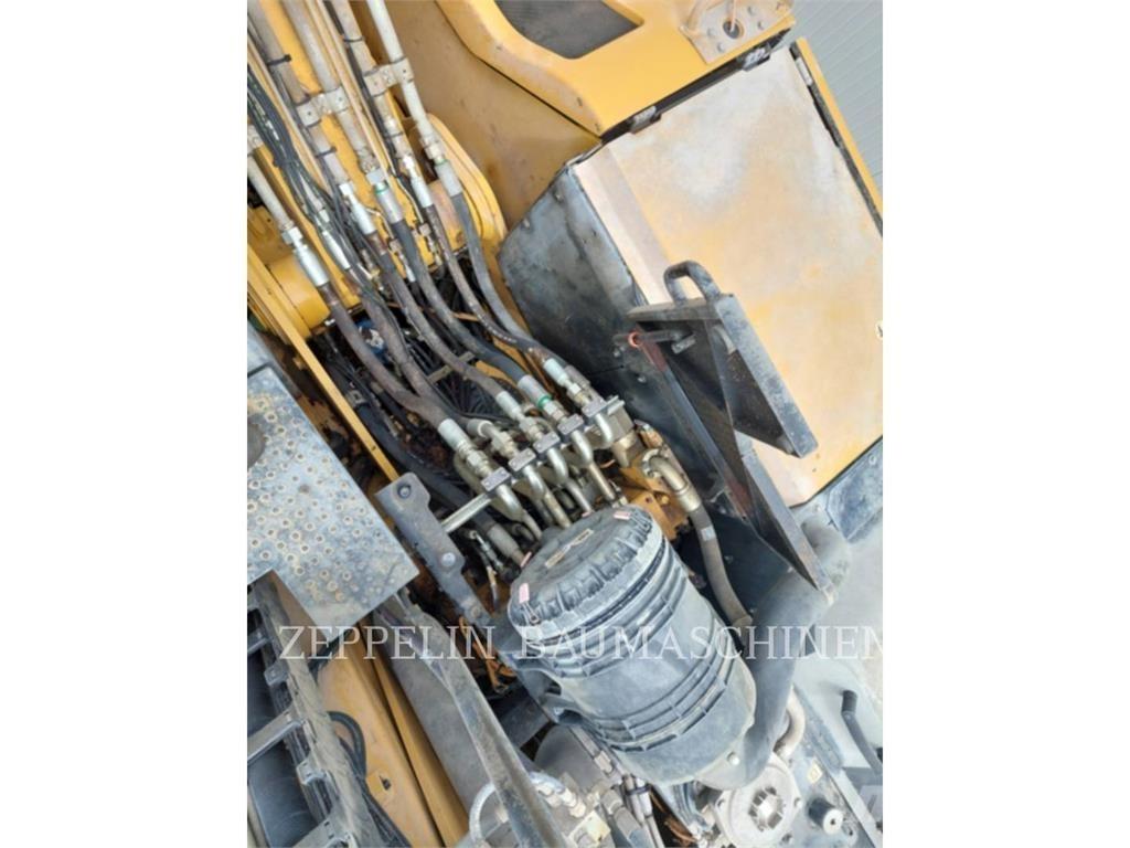 CAT MH3024-06C Abrissbagger