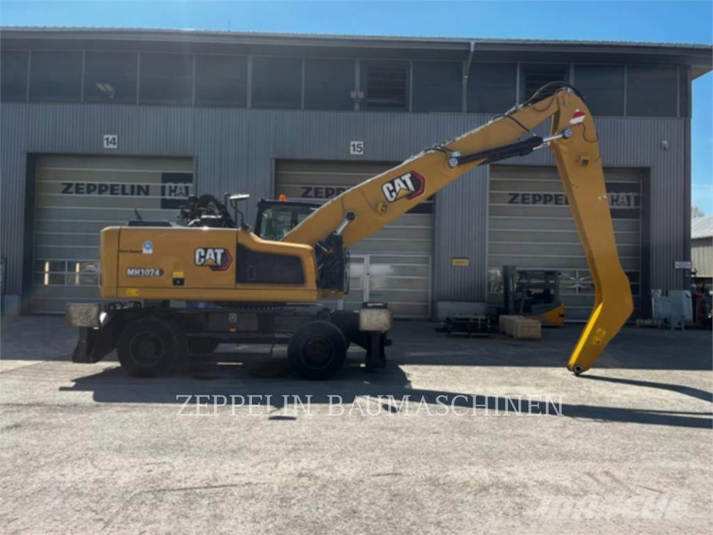 CAT MH3024-06C Abrissbagger