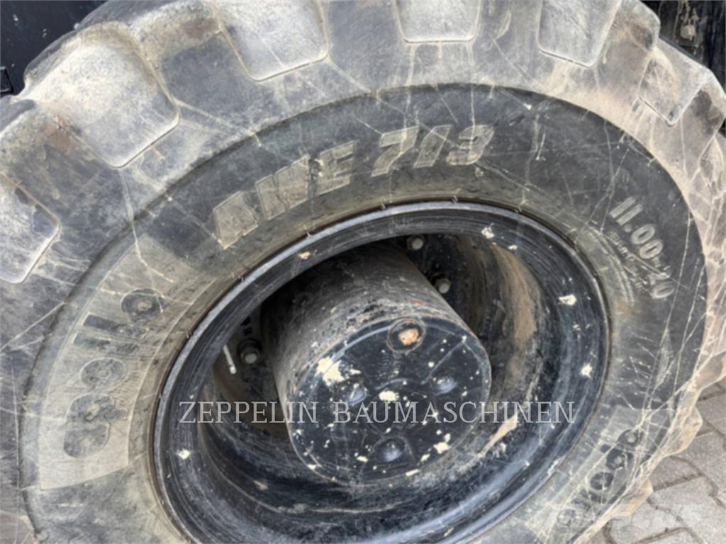 CAT MH3024-07A Abrissbagger