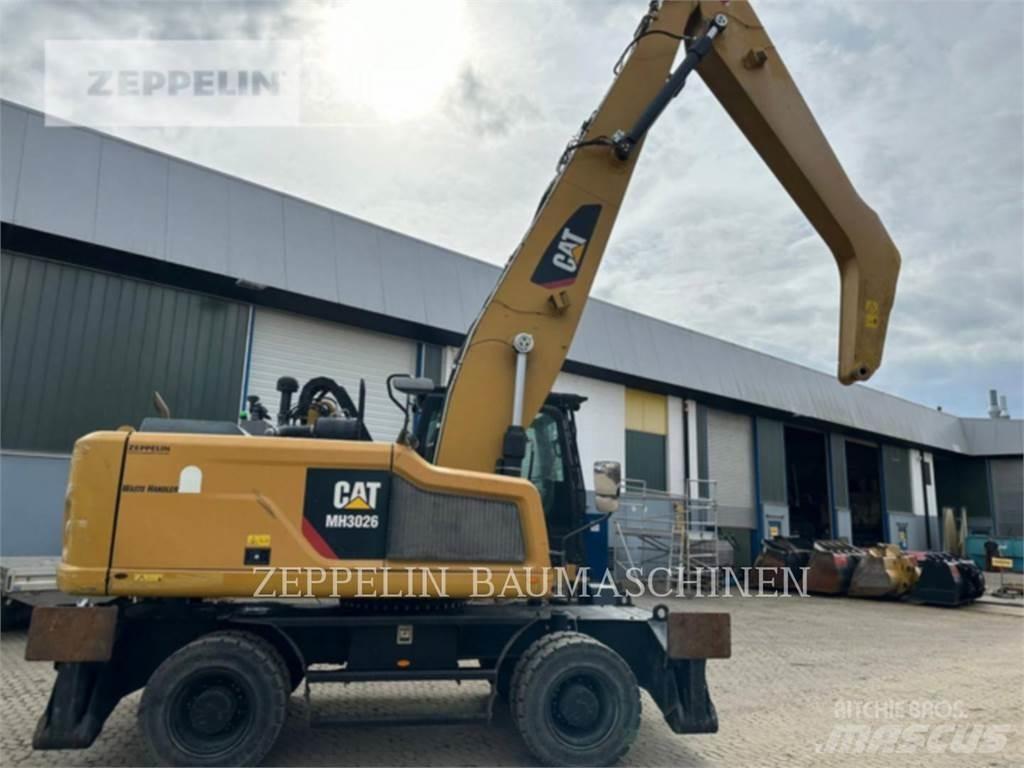 CAT MH3026-06C Abrissbagger