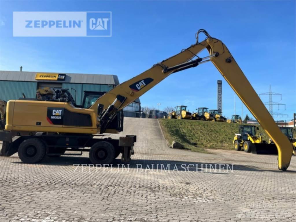 CAT MH3026-06C Abrissbagger