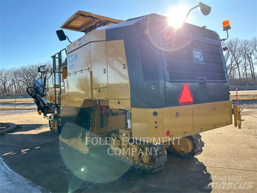CAT PM822 Strassenfertiger