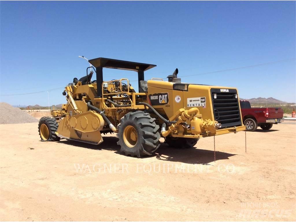 CAT RM-300 Asphalt-Recycler