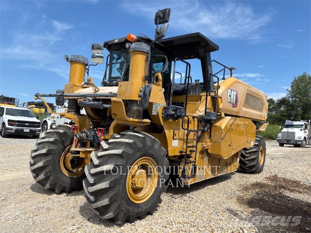 CAT RM600-01 Strassenfertiger