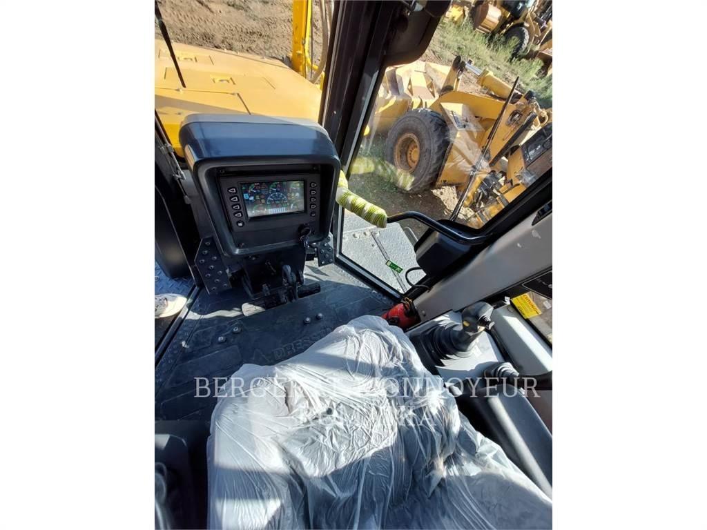 CAT TD-15M Bulldozer