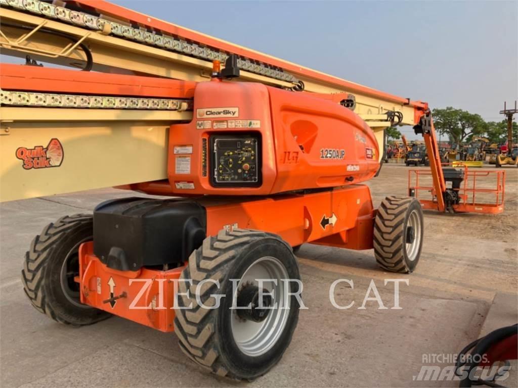 JLG 1250AJP Gelenkteleskoparbeitsbühnen