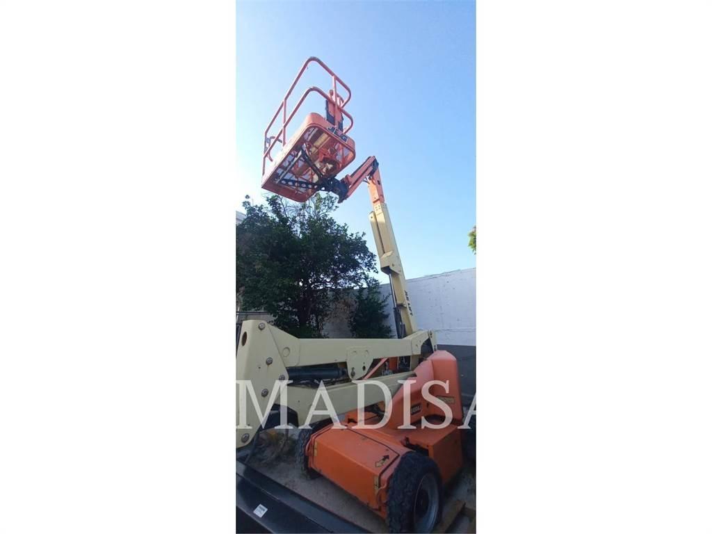 JLG E450AJ Gelenkteleskoparbeitsbühnen