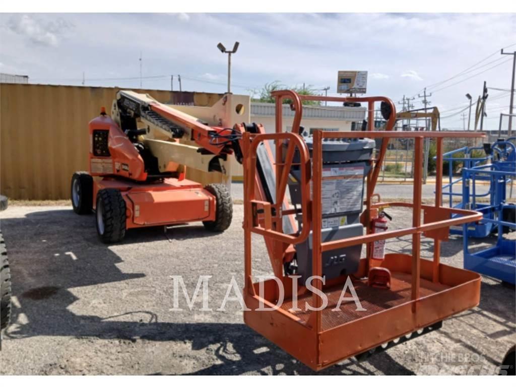 JLG E450AJ Gelenkteleskoparbeitsbühnen