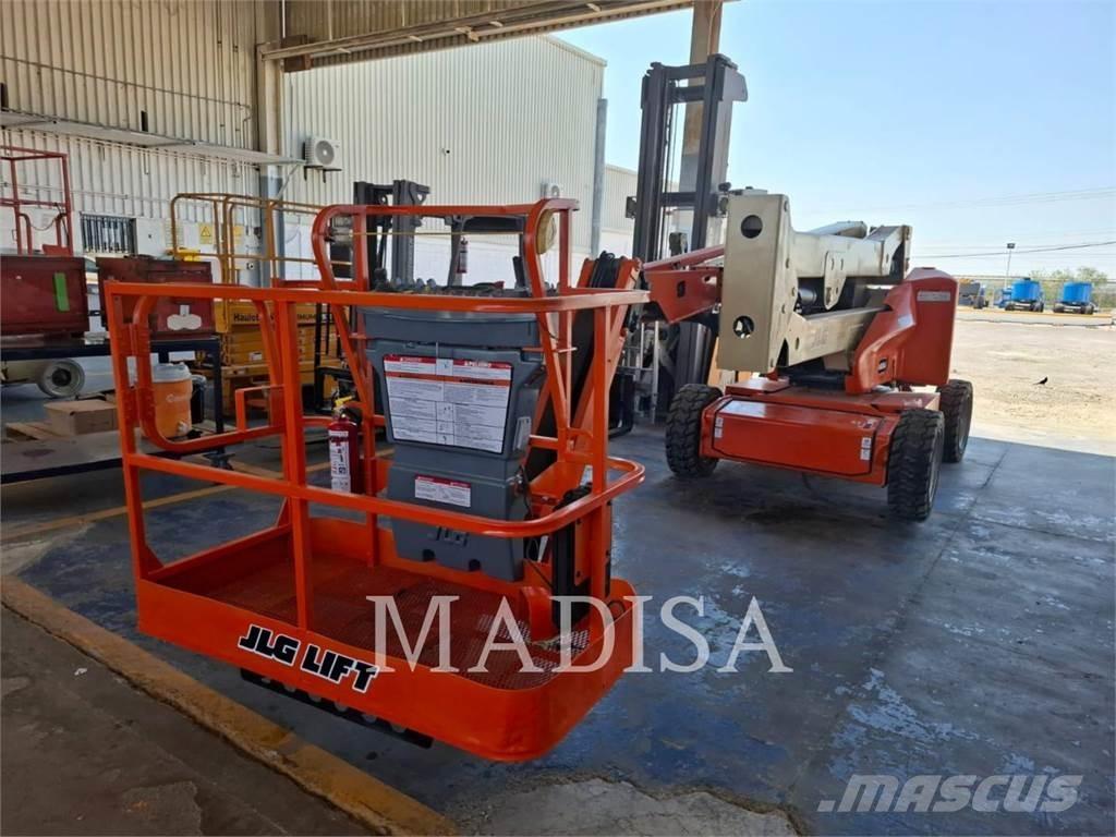 JLG E450AJ Gelenkteleskoparbeitsbühnen