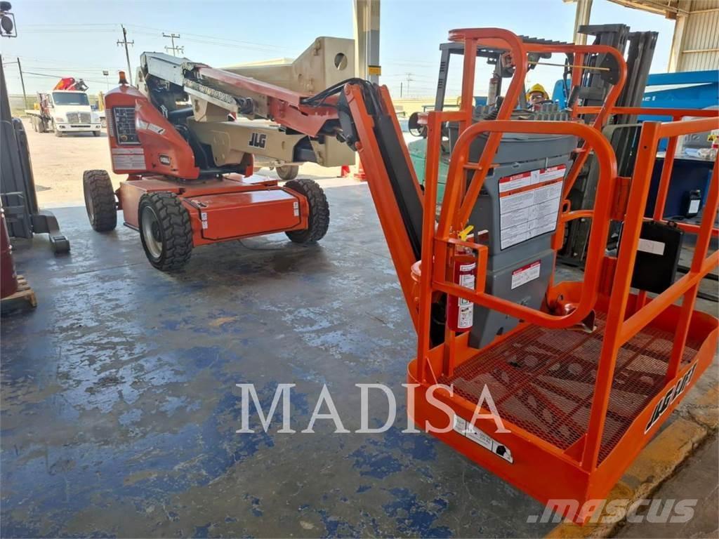JLG E450AJ Gelenkteleskoparbeitsbühnen