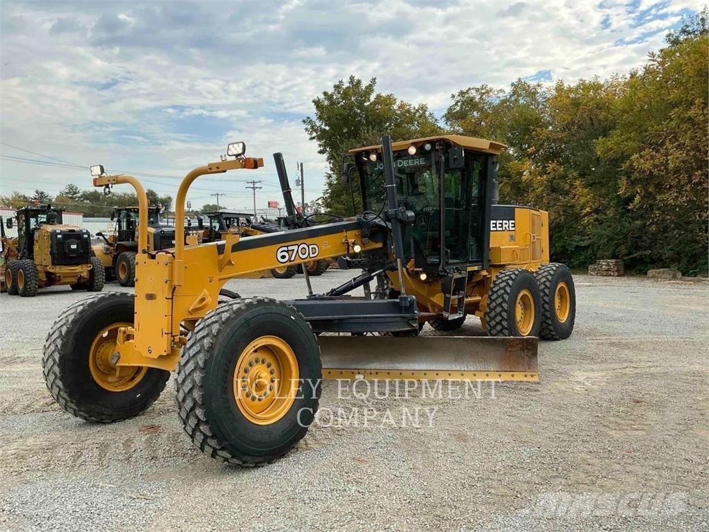 John Deere 670 Grader
