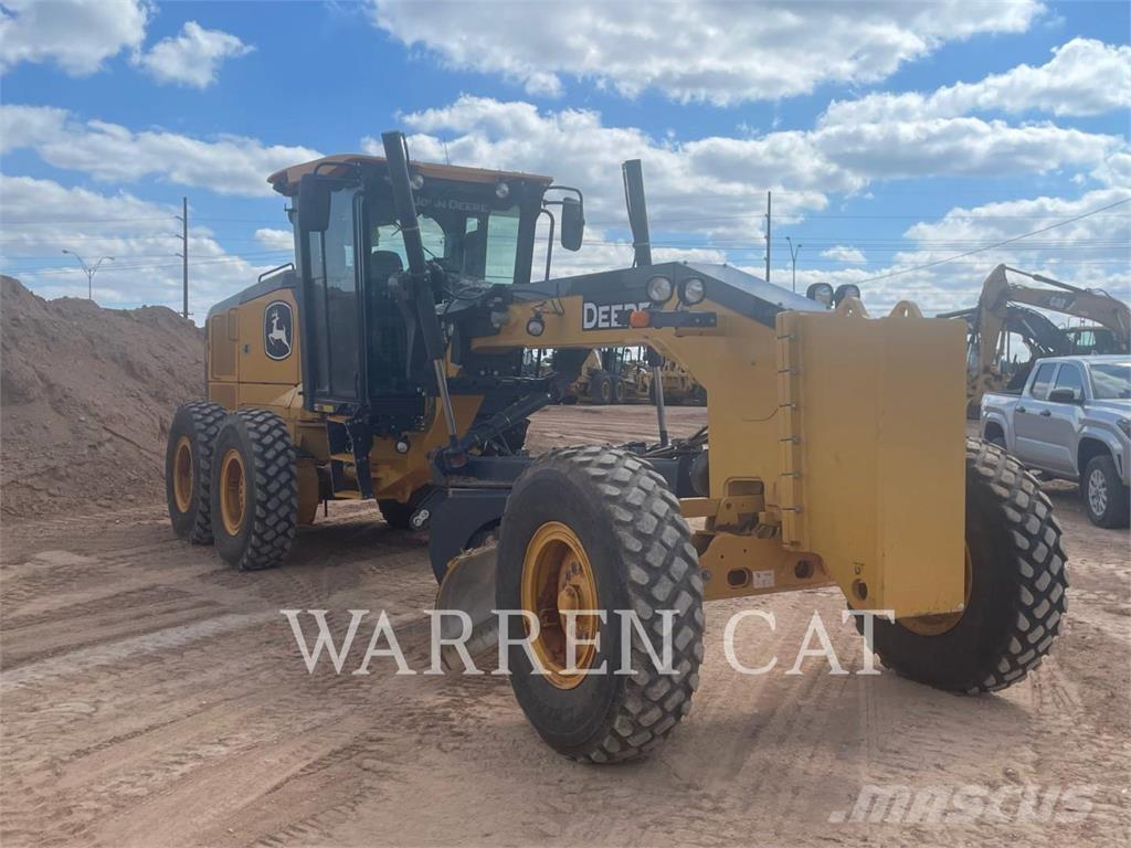 John Deere 670 Grader