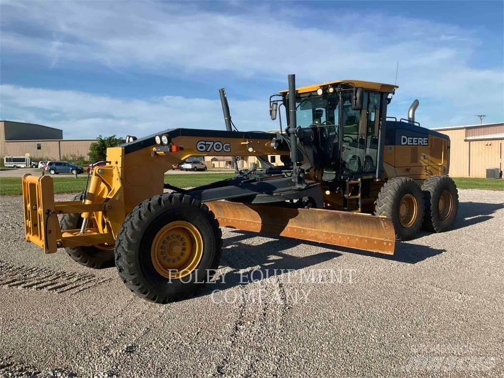 John Deere 670G Grader