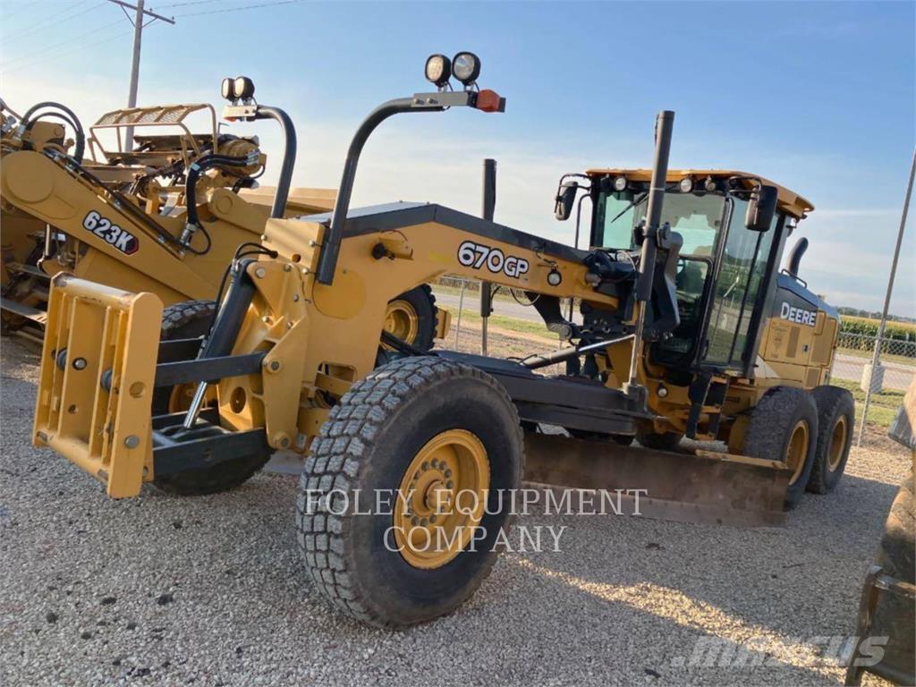 John Deere 670GP Grader