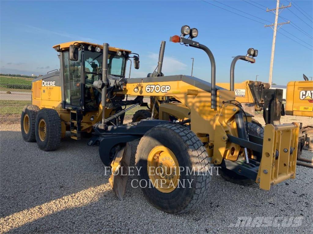 John Deere 670GP Grader