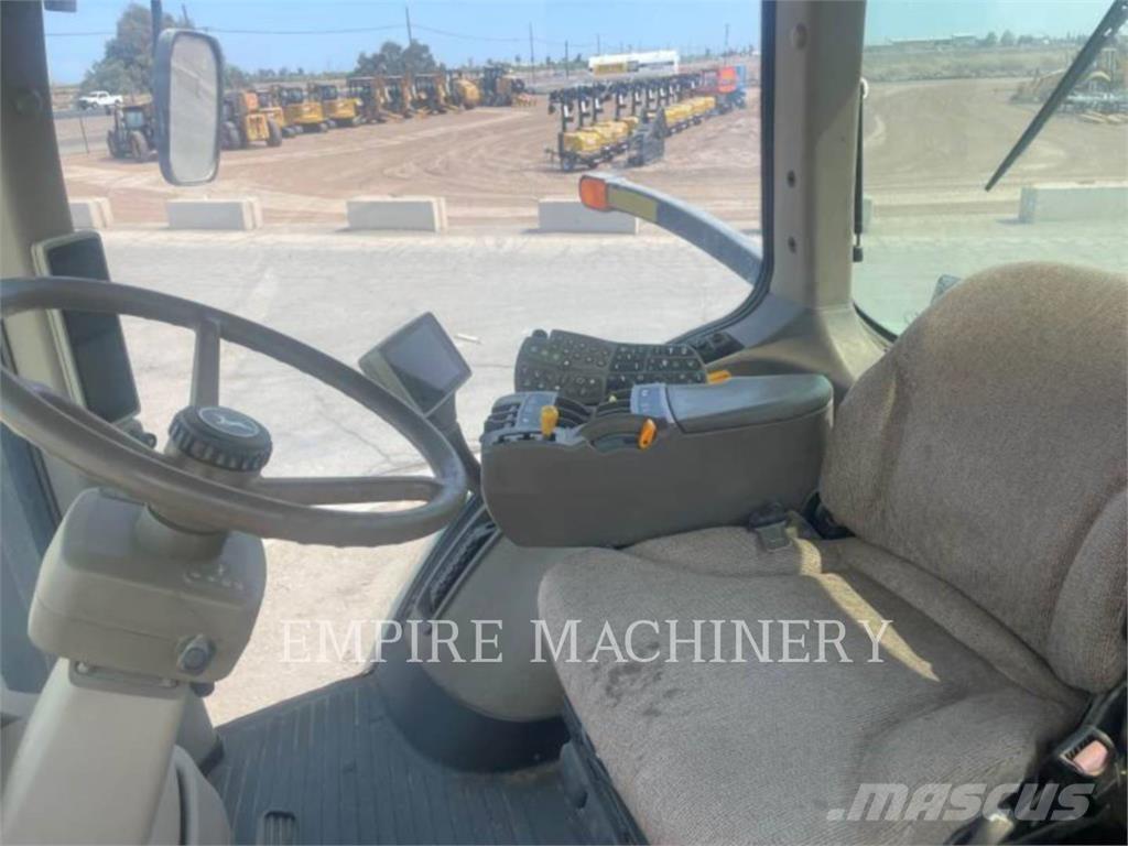 John Deere 8320R Traktoren