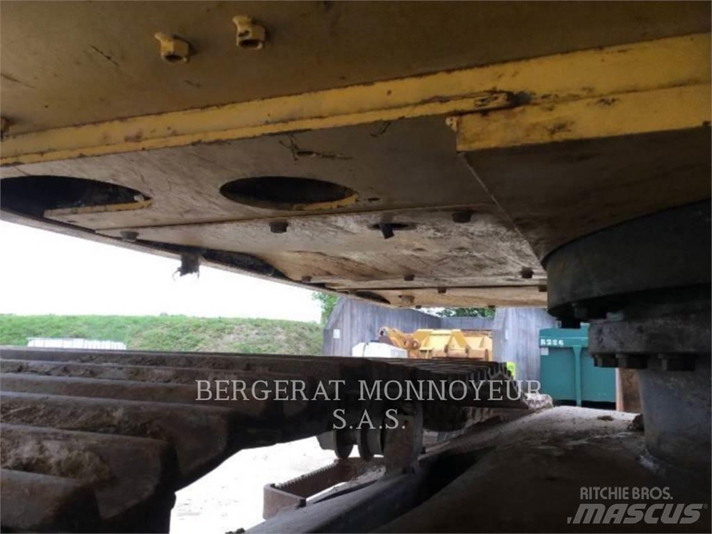 Komatsu HB215LC Raupenbagger
