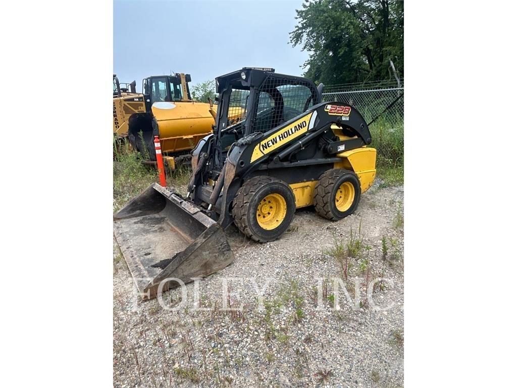 New Holland L228 Kompaktlader