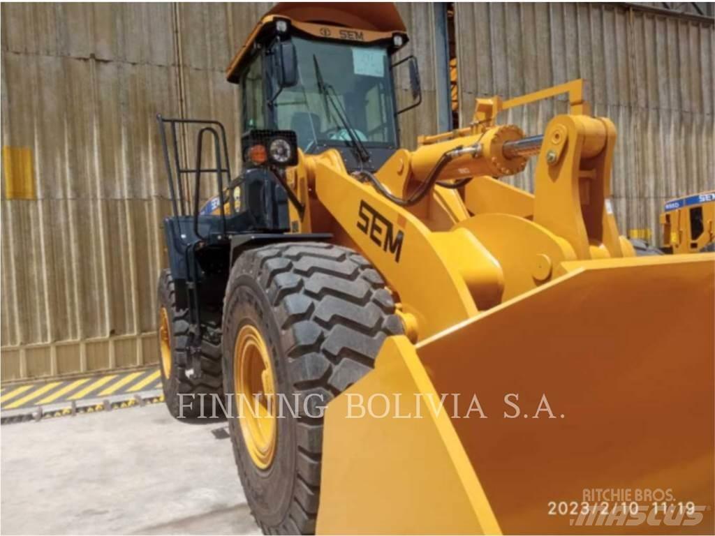 SEM MACHINERY SEM668D Radlader