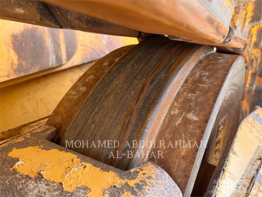 SEM MACHINERY SEM832 Bulldozer