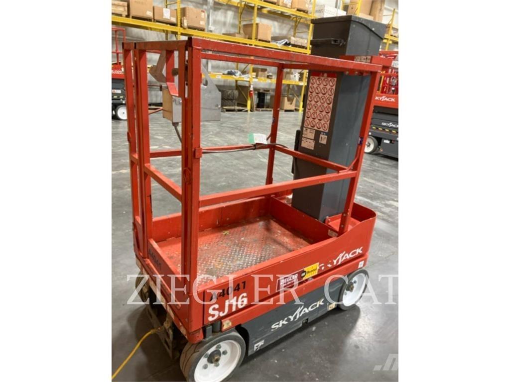 Skyjack SJ16 Scheren-Arbeitsbühnen