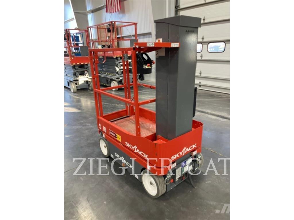 Skyjack SJ16 Scheren-Arbeitsbühnen