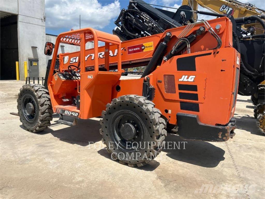 SkyTrak 8042O Teleskoplader